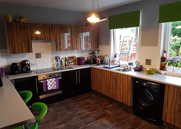 Spacious 2 Double Bedrooms House For A Relaxing Stay.
