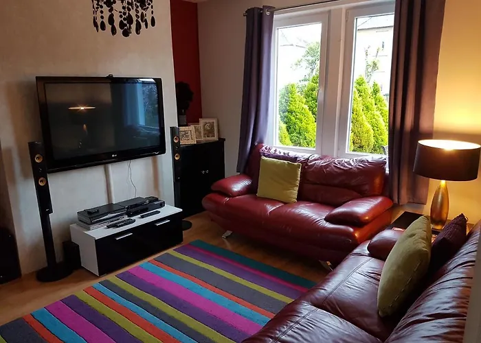 Spacious 2 Double Bedrooms House For A Relaxing Stay.