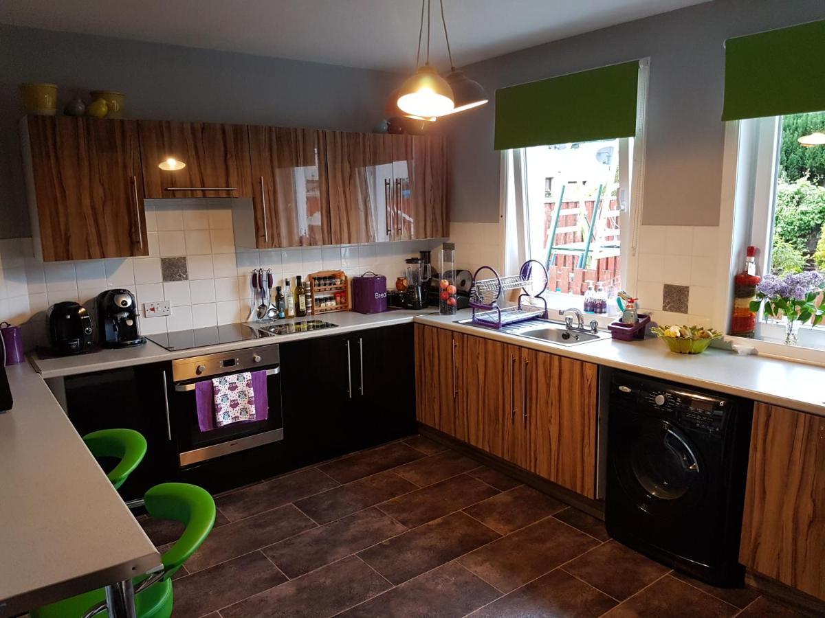 Spacious 2 Double Bedrooms House For A Relaxing Stay. *