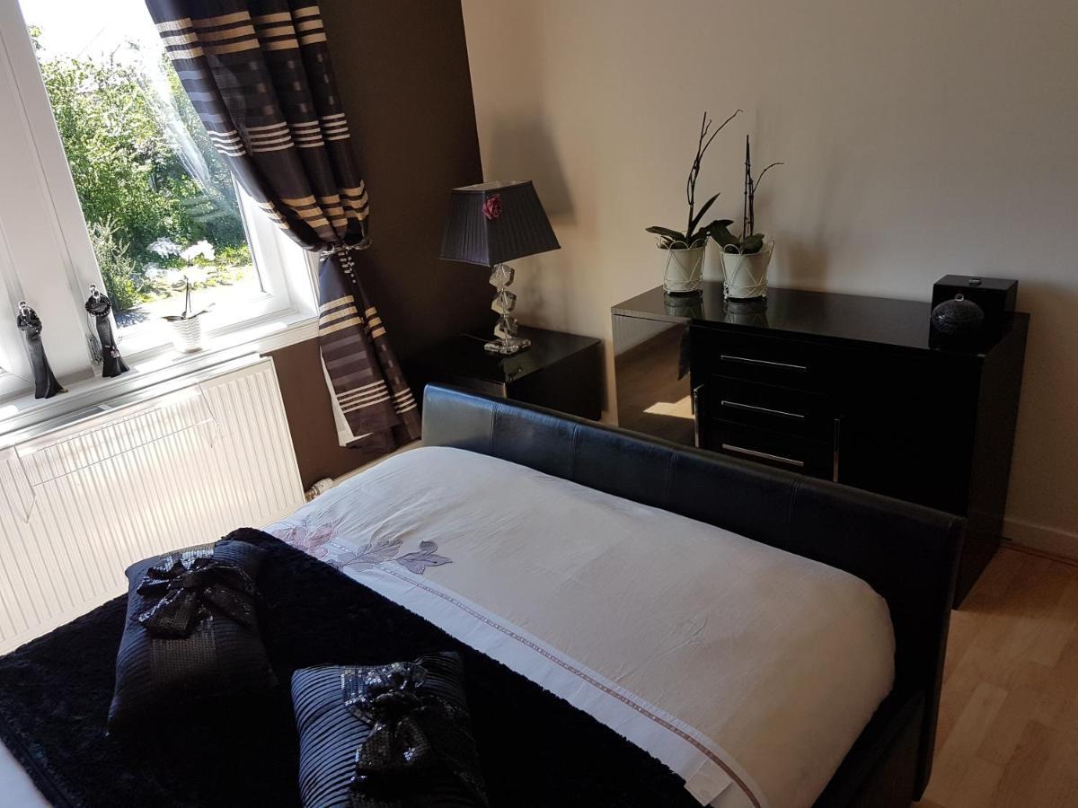 Spacious 2 Double Bedrooms House For A Relaxing Stay. *